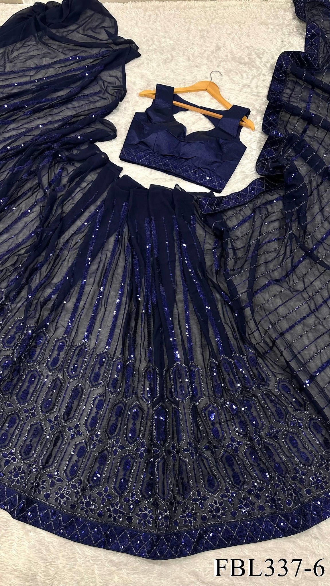 Georgette Saree with Sequins,thread dori work work the saree