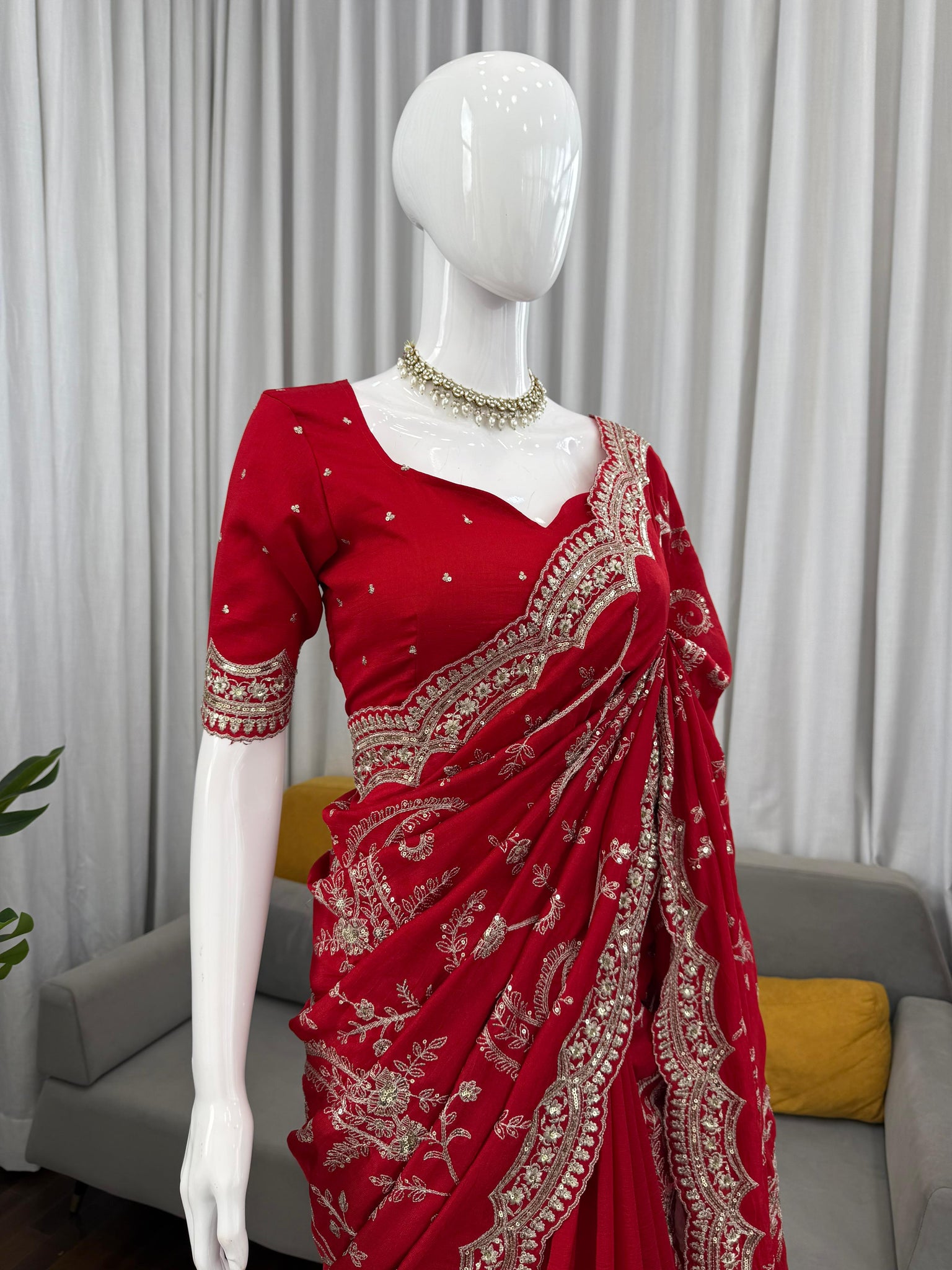 Vichitra Silk Saree With Sequnce With Thred work